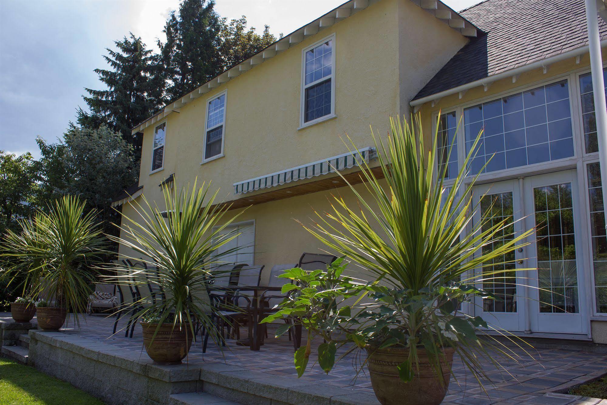 Genelle House B&B Guest House Екстер'єр фото